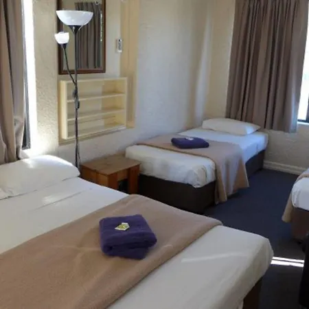 Kingsford Riverside 3*
