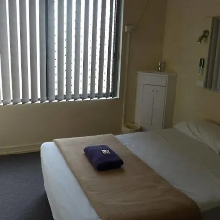 Kingsford Riverside 3*