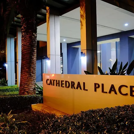 Cathedral Place Apartment *