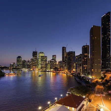 Meriton Adelaide Street,