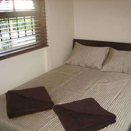 Hostel Ellie's *