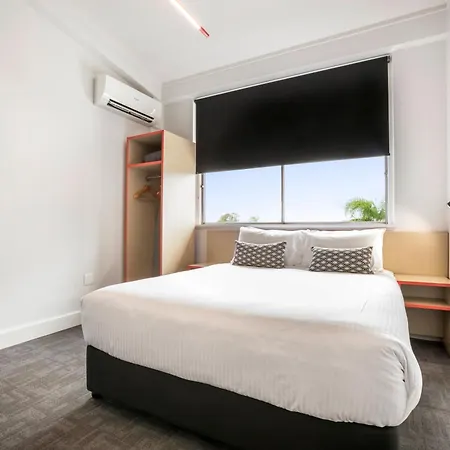 Hotel Nightcap At Camp Hill Brisbane