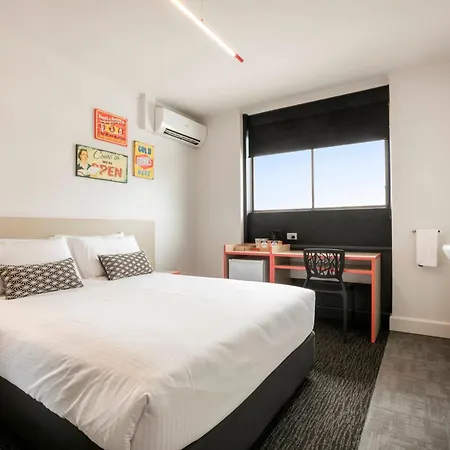 Hotel Nightcap At Camp Hill Brisbane