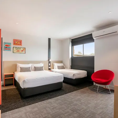 Nightcap At Camp Hill Hotel Brisbane
