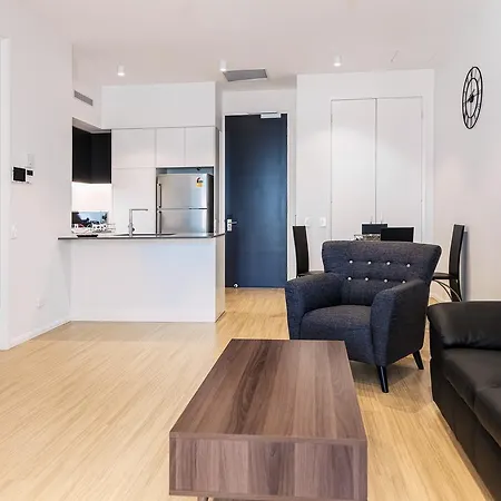 Soko Waterfront West End Aparthotel