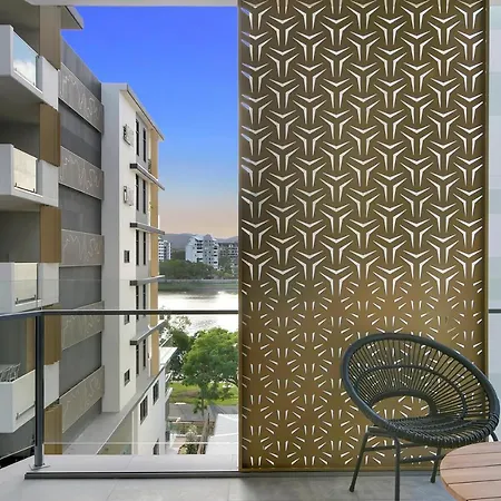 Soko Waterfront West End Aparthotel