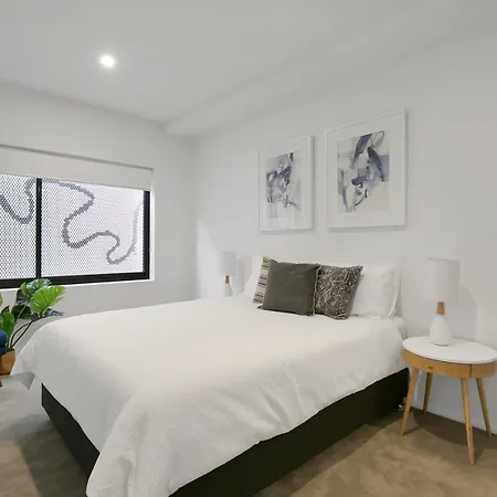 Soko Waterfront West End 4*