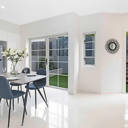 Apartment Park Avenue 1br Hideaway King Bd Private Courtyard