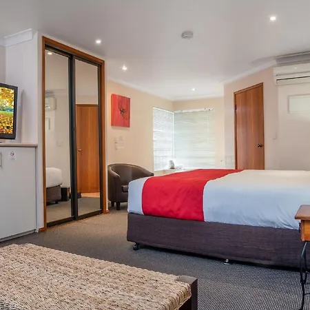 Aspley Carsel Motor 4*