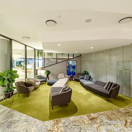 Hotel Eatons Hill 4*