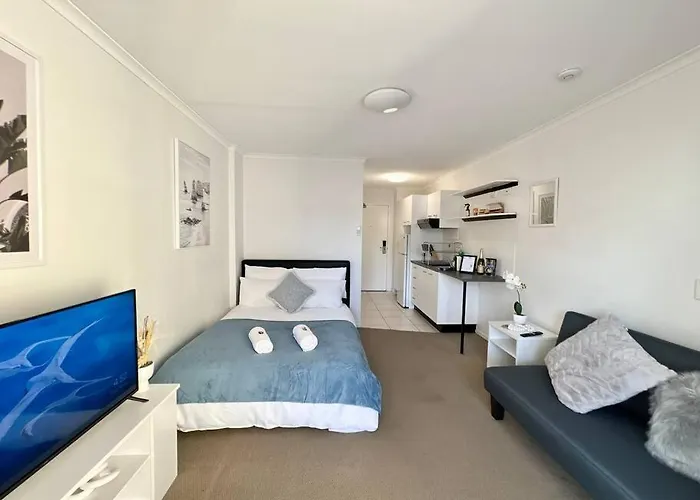 Comfortable & Cozy Southbank Pad, Sunny Pool & Gym