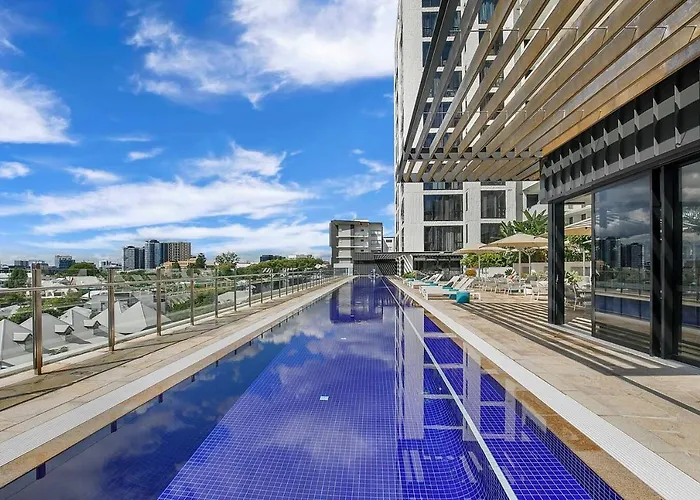 \'Brightly Boutique\' A Cbd Resort-Style Escape