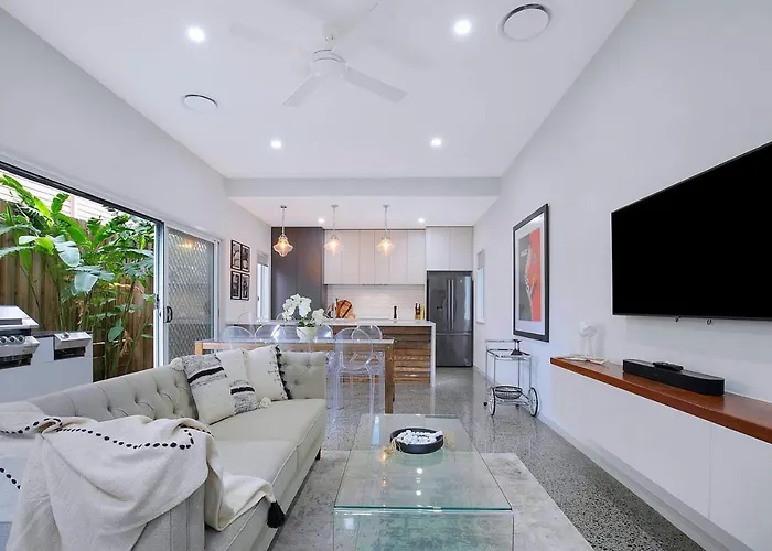 Nundah\'S Lush Haven - Serene Family Townhouse Escape