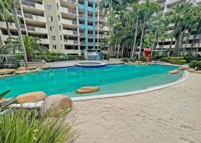 Large Studio Balcony, Spa & Pool