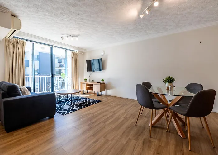 Urban Luxury City Apartment With Pool And Parking
