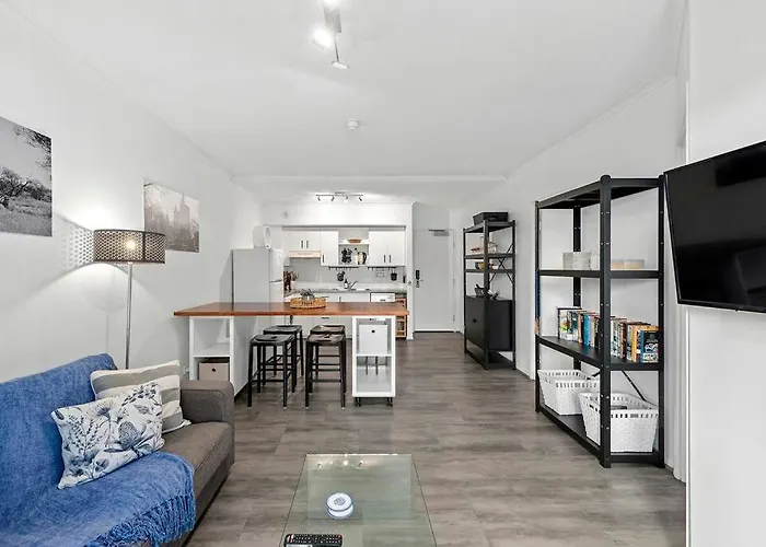 Central To…Everything! 1Bed/1Bath/1Car/Cbd Views