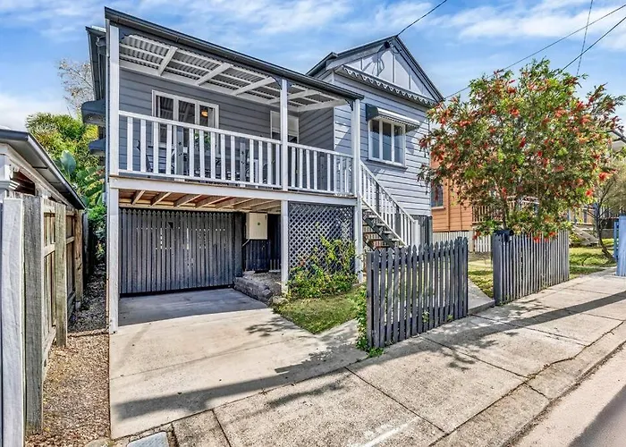 Gabba Central 2 Separate Homes 1 Block 6 Bdrms