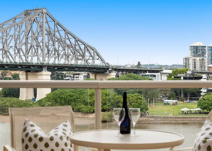 Gilded River - Vintage Charm & River Front Luxury 1 Bedroom Apartment - Story Bridge Views