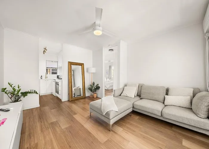 Bright Apartment In Trendy New Farm