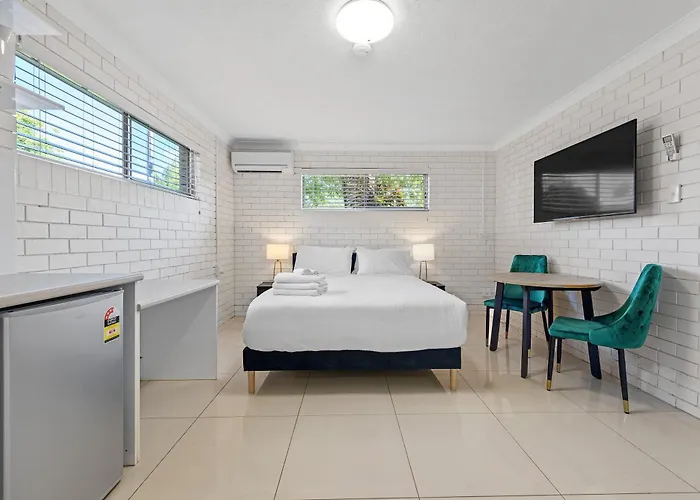 Cozy Studio Near Gabba With Ac, Comfy Bed & Laundry