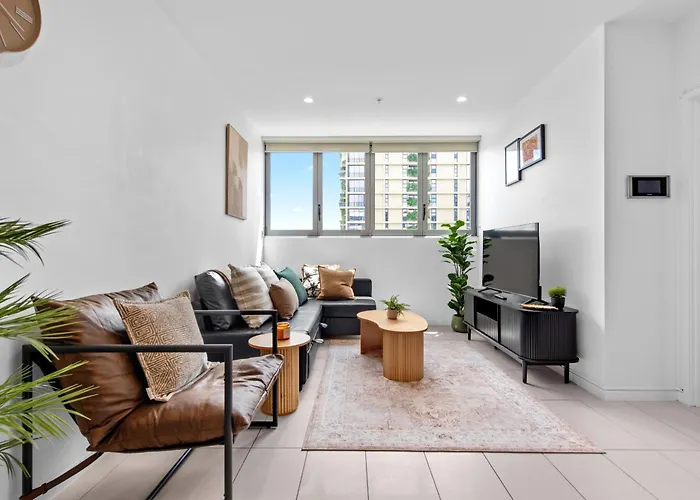 Bright And Cozy 2Br Apt With King Bed, Parking & Wi-Fi