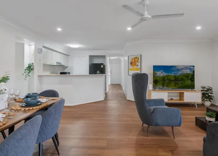Peaceful And Convenient 4Br Family Modern Retreat