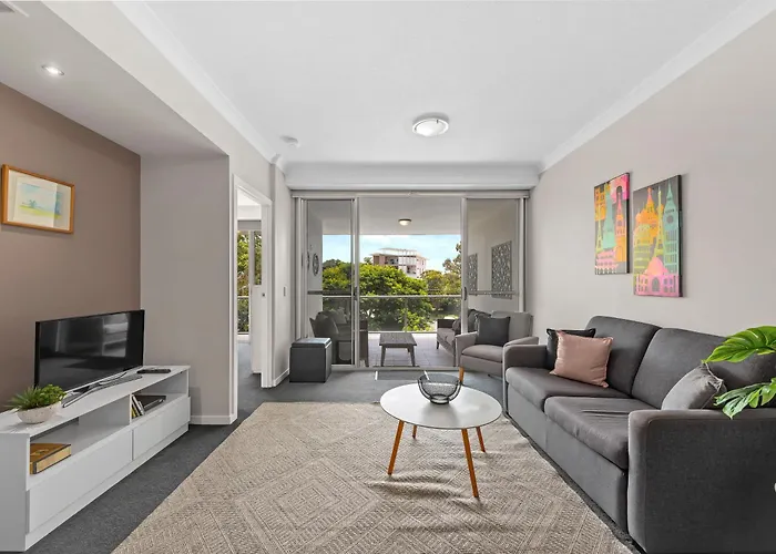 Spacious 2Br Close To Uq, Shops With 2Parking & Pool