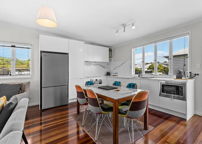 Spacious 3Br - Walk To Racecourse Rd And Portside!