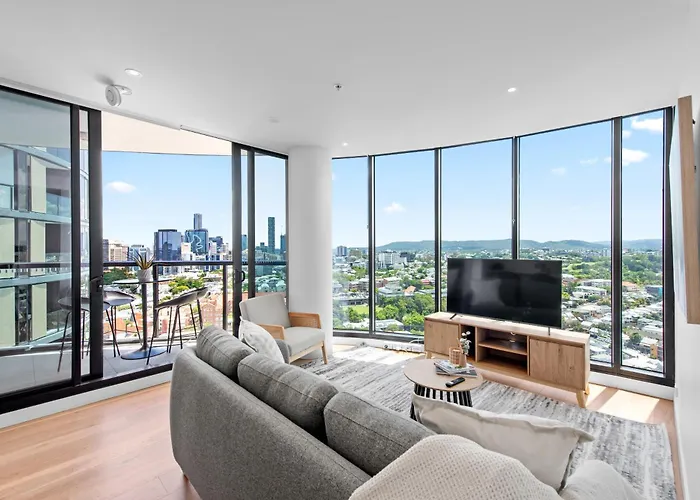 Modern 2Br With Stunning Views, Infinity Pool & Gym