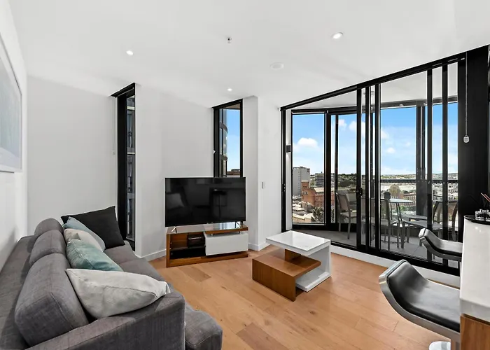 Stylish 2Br With Huge Gym, Infinity Pool And Parking