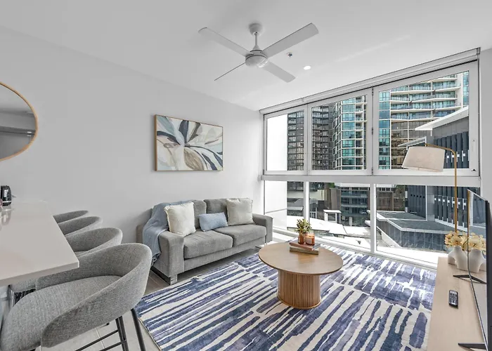 Modern 1Br Apt With Parking And Study Desk!