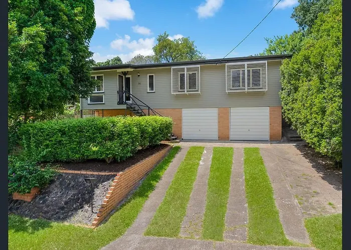Family Accommodation In Leafy Indooroopilly