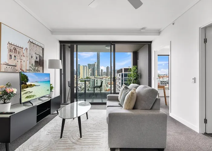 Chic 1 Bed Inner-City Retreat With Pool And Views