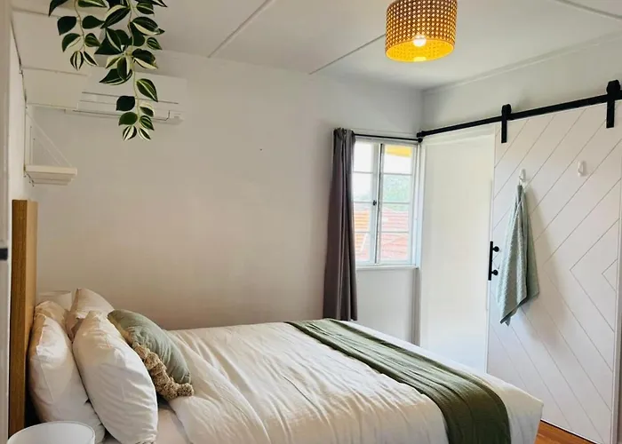 Cozy 4Br Cottage Close To Schools & Shops&Lookout