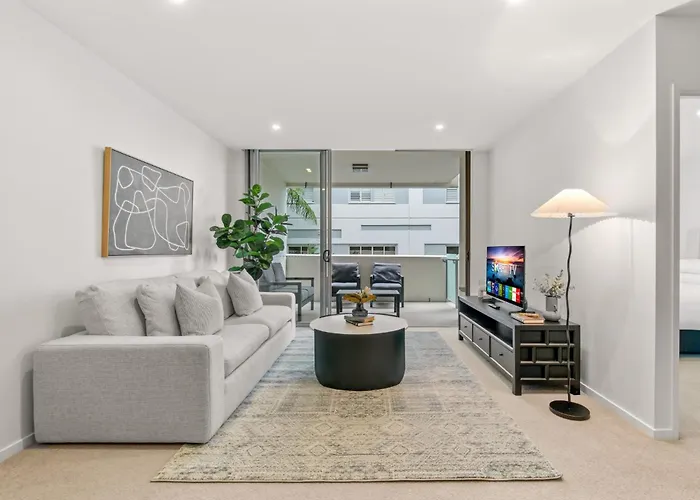 West End Flat With Pool And Bbq Access
