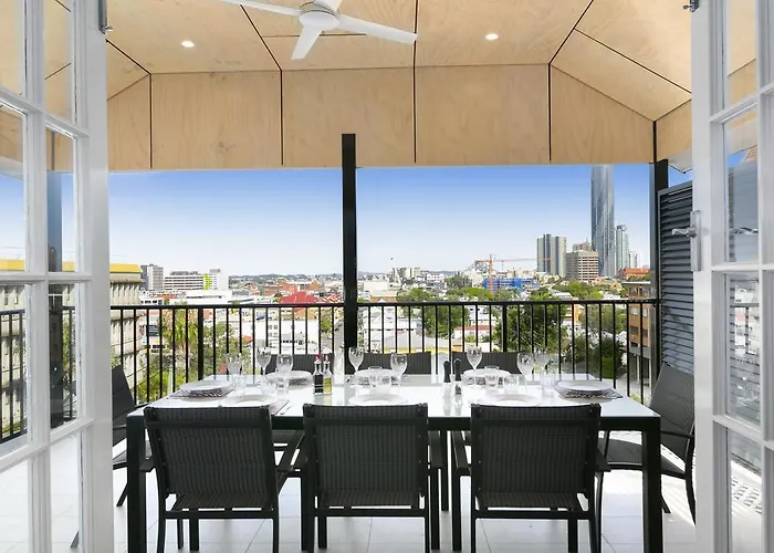 Carrington Manor - 5Br Apartment