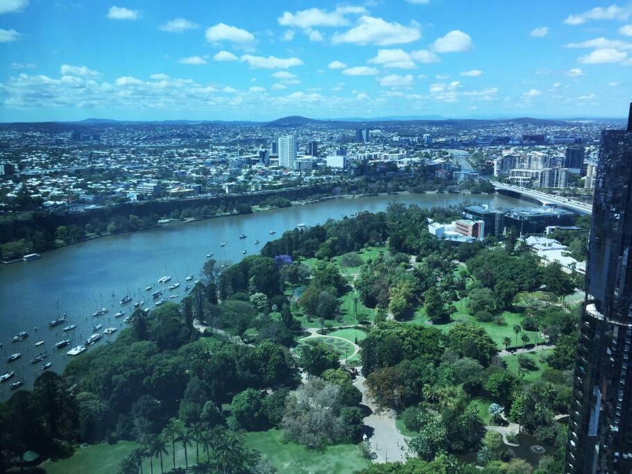 Centre With Glorious Views & Pool Apartment Brisbane