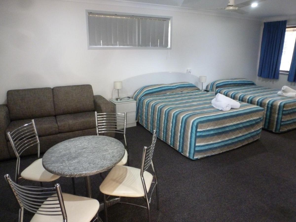 Aspley Carsel Motor 4*