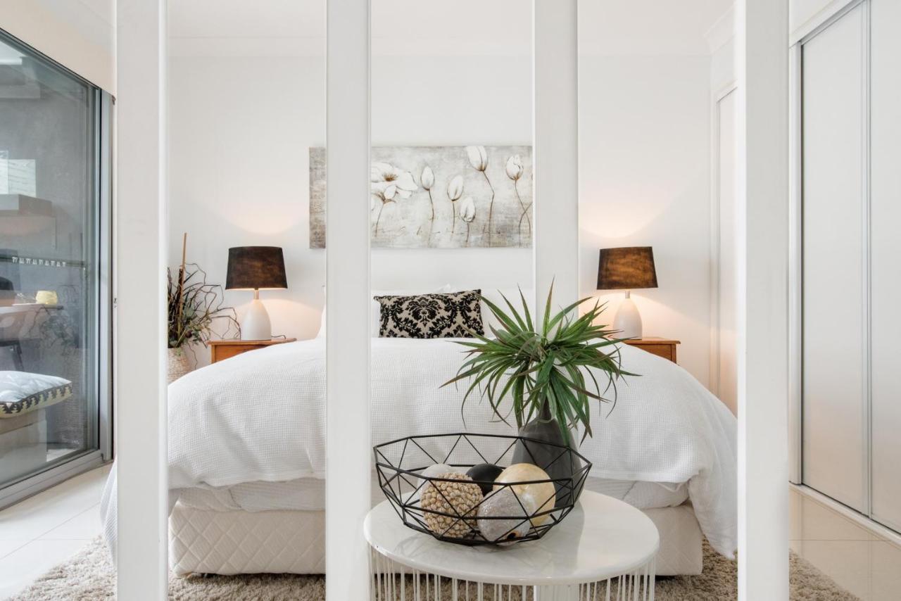 Immaculate Close To And Airport *