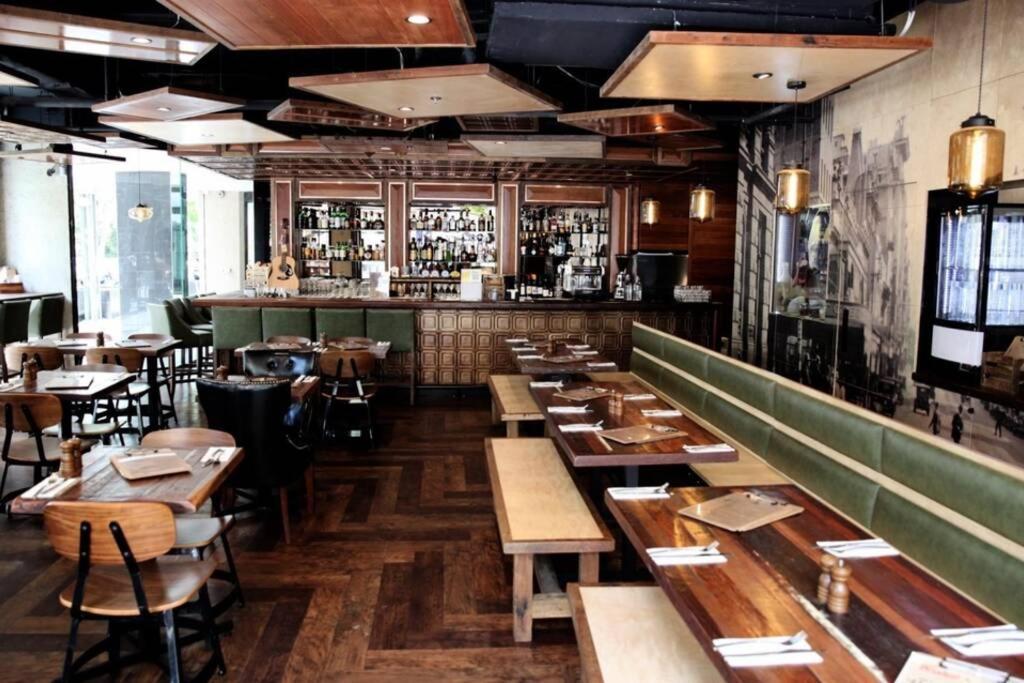 Lvl 57 Skytower Breathtaking Views Cbd Wifi Carpark By Stylish Apartment Brisbane