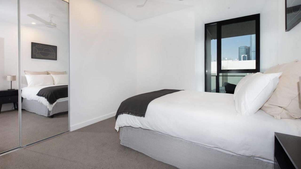 Apartment Living 2 Bedroom With Pool, Spa, Gym & Parking Brisbane