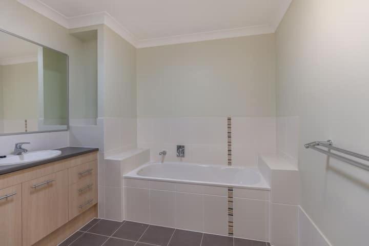 Holiday home Immaculate House, Indulgent Living!