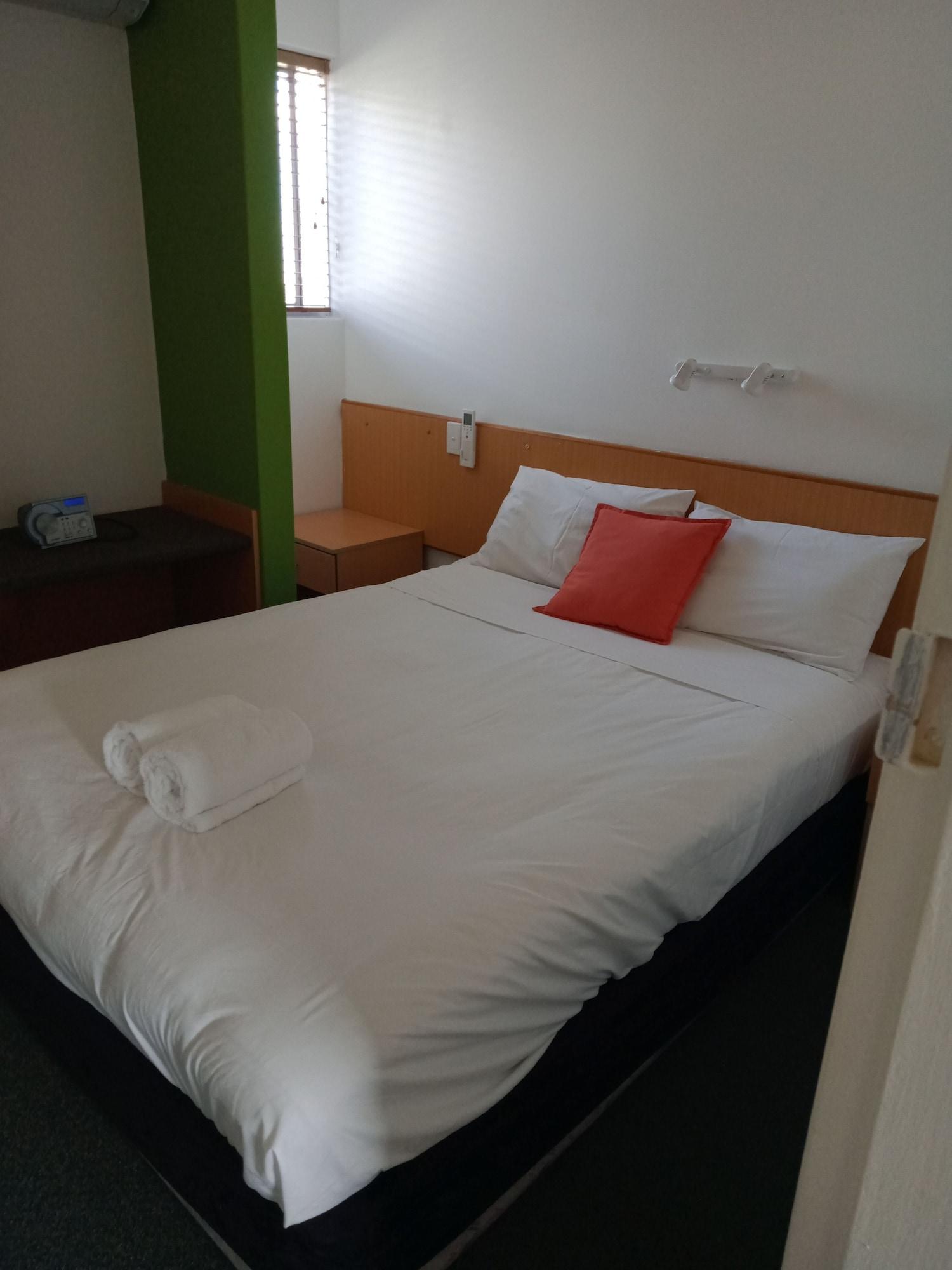 Annerley Motor 3*