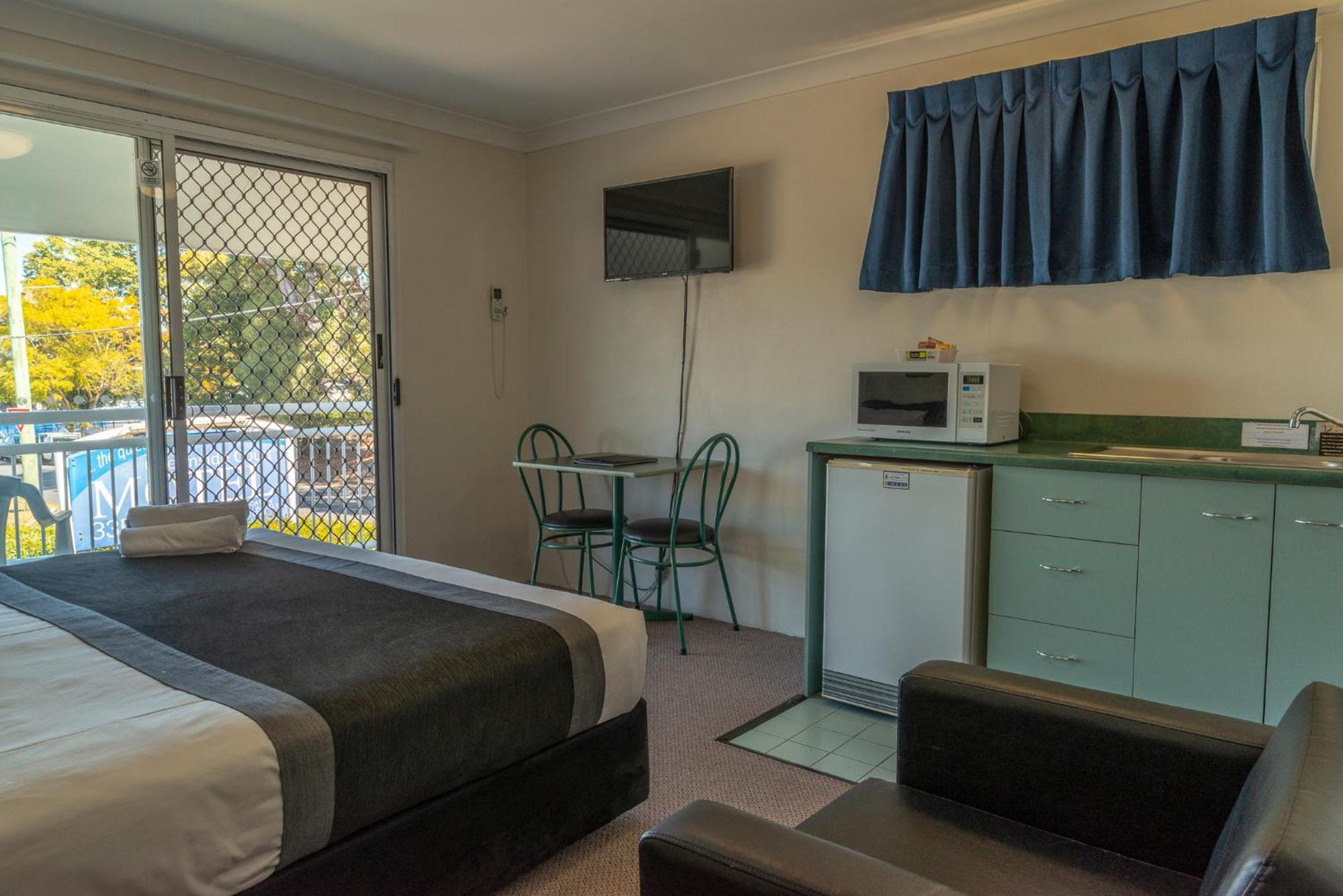 Chermside Court Motel 4*