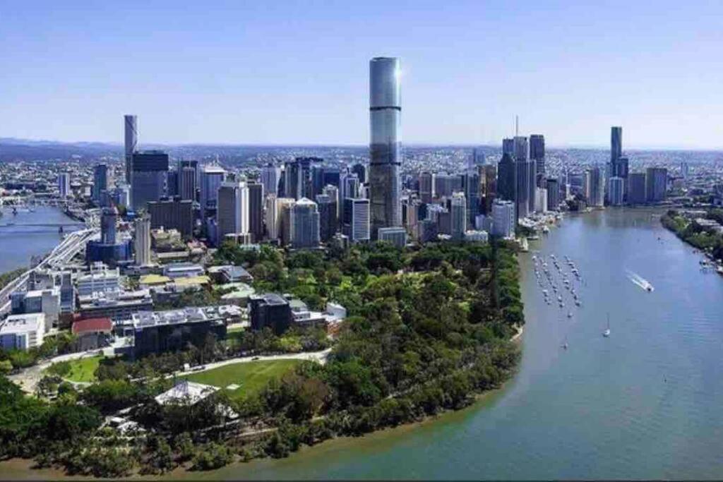 Apartment Luxury Living In A 2-bedroom Perfect *