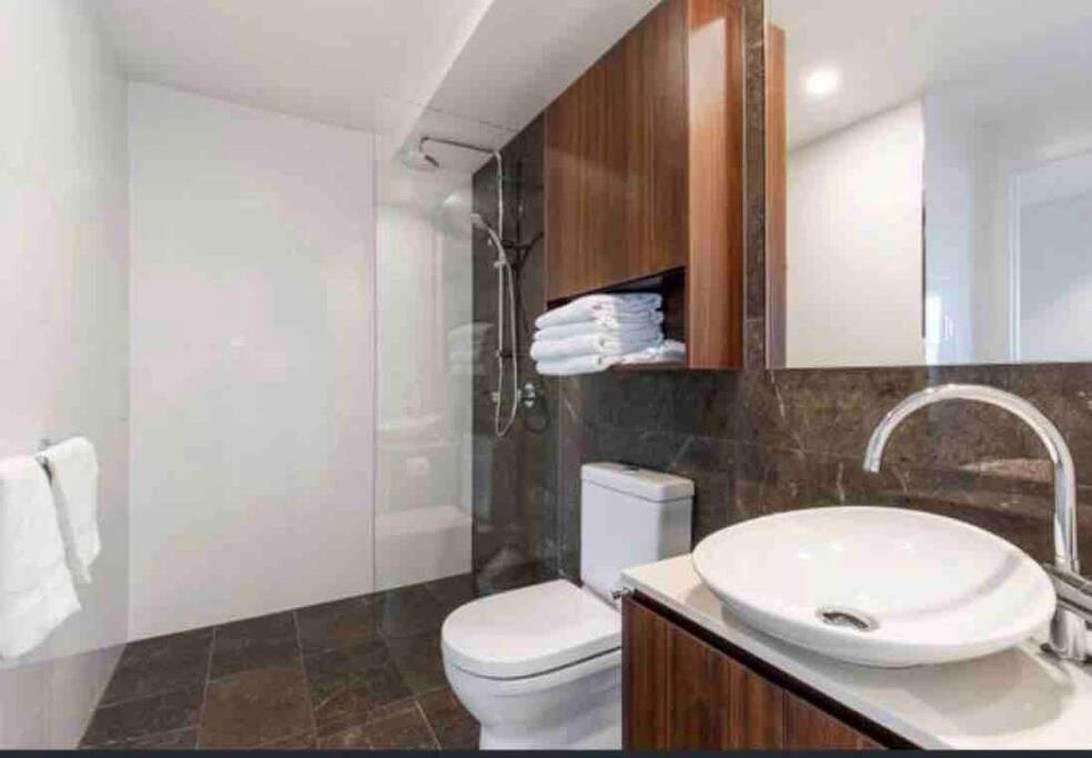 Apartment Luxury Living In A 2-bedroom Perfect