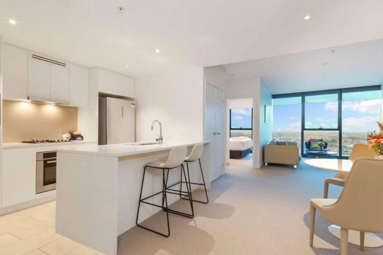 Apartment Luxury 1 Bedroom Retreat In With Pool And Gym *