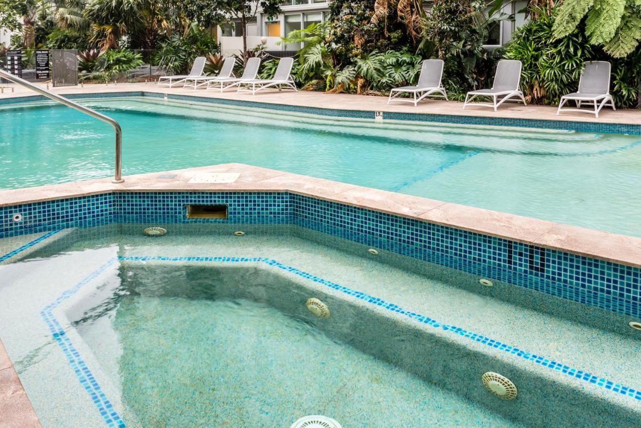 Chic Inner City Position 2 Bedroom With Parking By Serain Residences