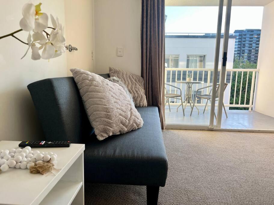 Apartment Comfortable & Cozy Southbank Pad, Sunny Pool & Gym *