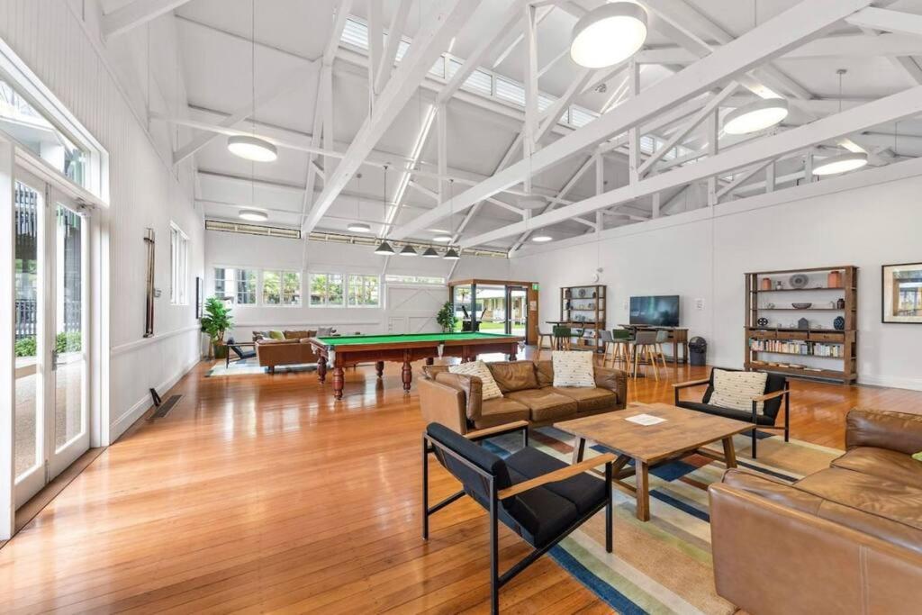 Apartment Lovely 2 Bedroom Unit Pool,gym Workspace & More Brisbane